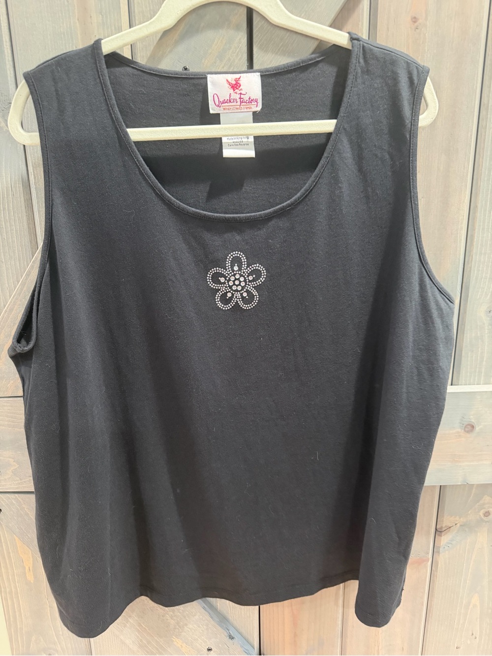 Quacker Factory 2X Black Rhinestone Flower Tank Top